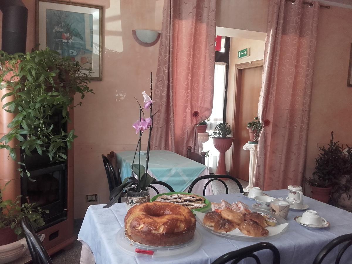 La Lucciola Albergo Ristorante 탈리아코초 외부 사진